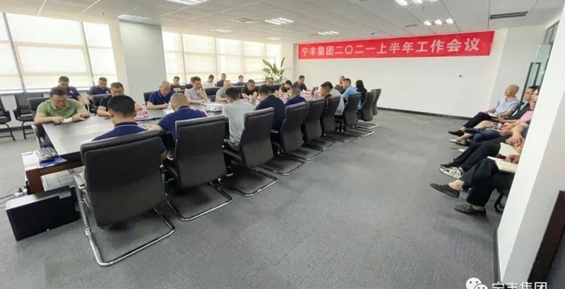 变革就是在自己头上点把火，然后用棒子打灭
